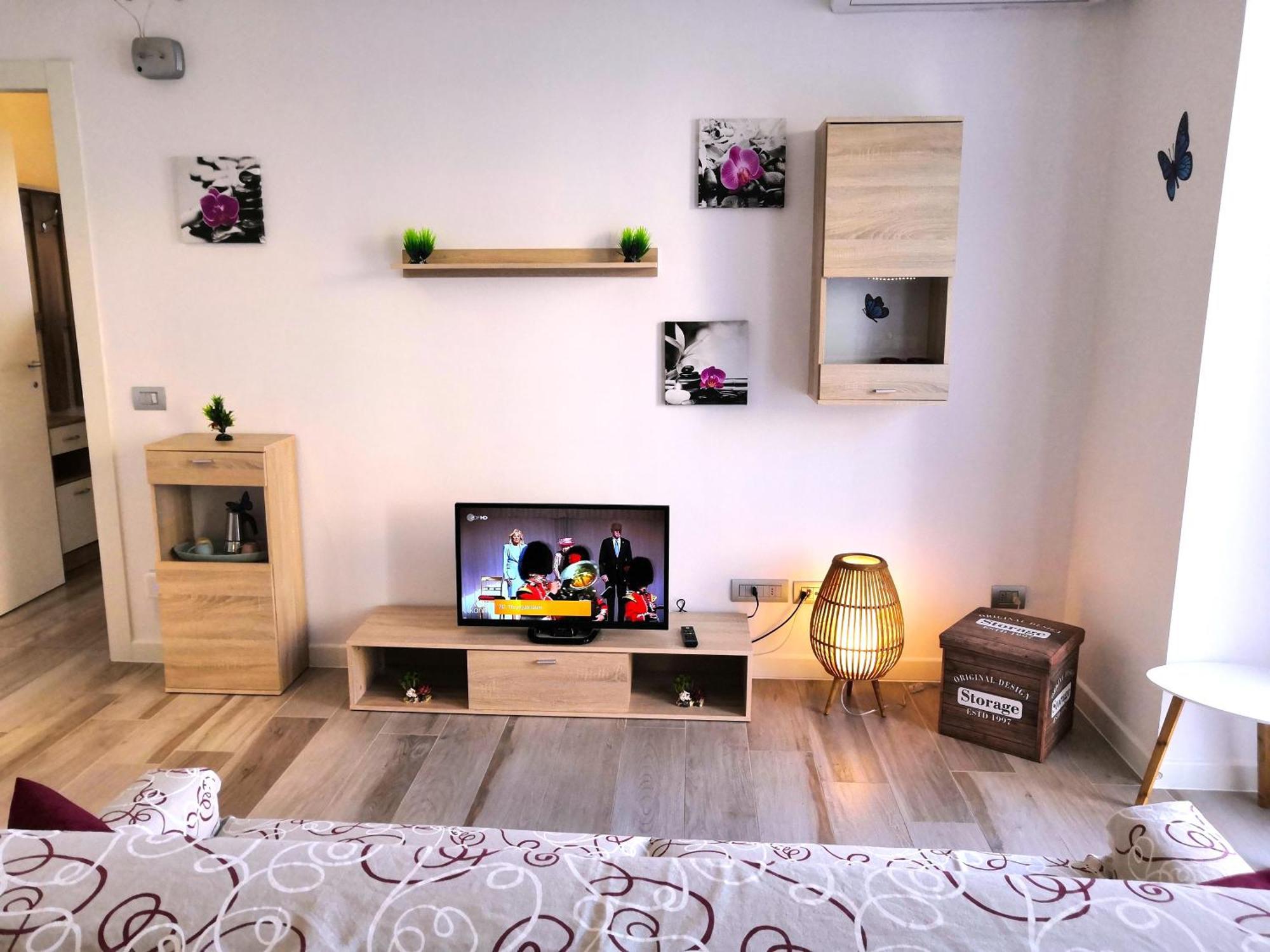 Butterfly Apt In Suna With Garage Verbania Exterior photo