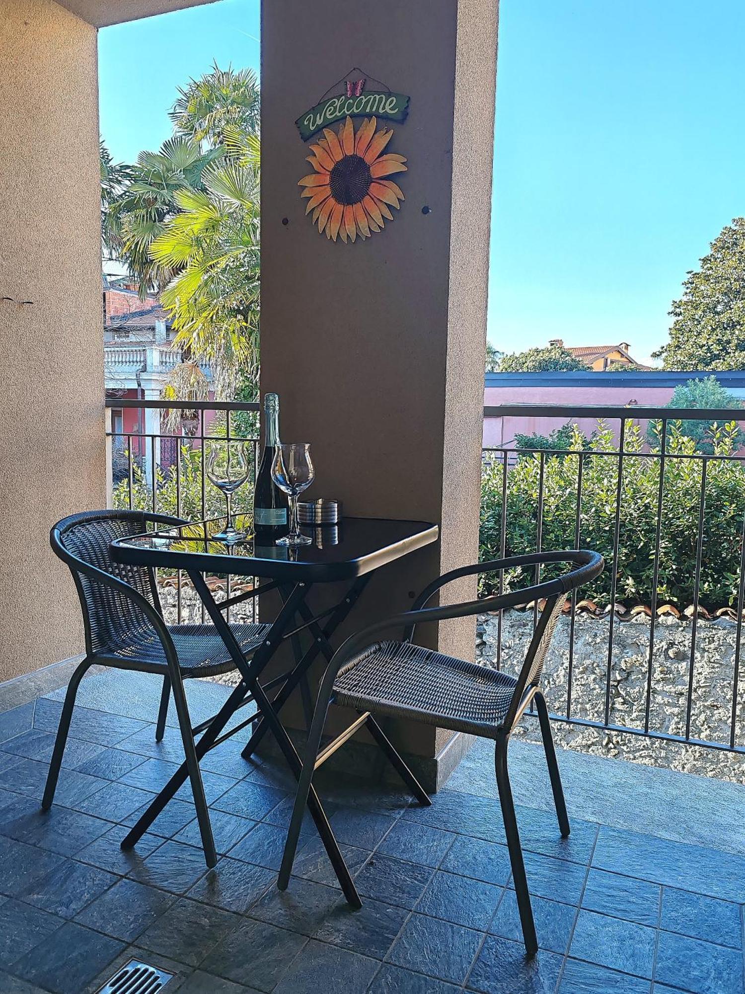 Butterfly Apt In Suna With Garage Verbania Exterior photo
